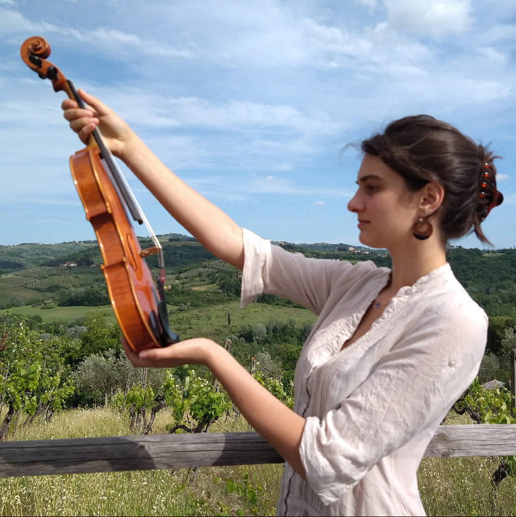 Emma Draghi Poggi violin maker - luthier Cremona